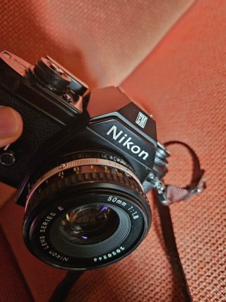 Cámara Reflex Analógica Nikon EM Negra
