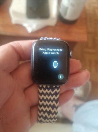 Apple Watch Series 4 Space Gray con cargador