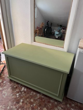 Baúl de madera maciza verde
