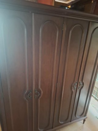 Armario antiguo de madera