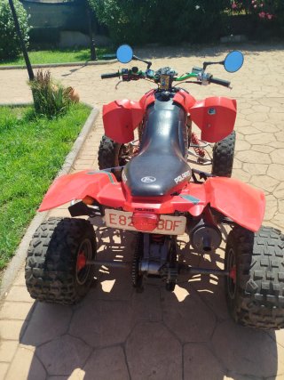 Quad Polaris Rojo y Negro