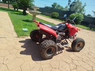 Quad Polaris Rojo y Negro