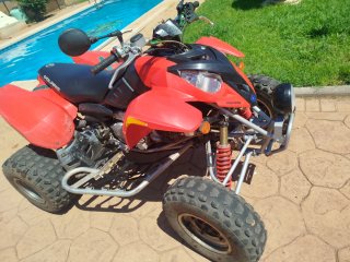 Quad Polaris Rojo y Negro