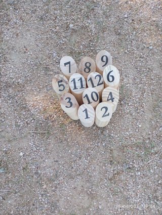 Juego de bolos de madera con números