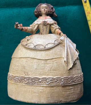 Figura cerámica menina