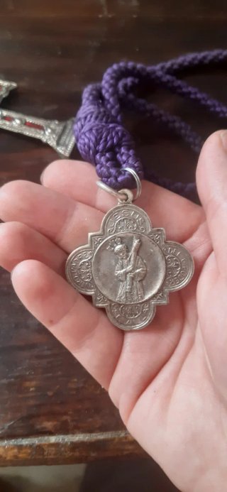 Medalla Hermandad Gran Poder y medalla ortodoxa