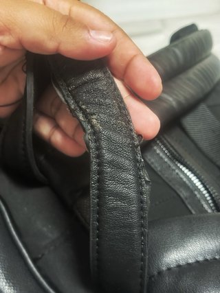 Mochila Zara estilo Saffiano Piel Sintética Negra