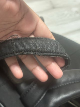 Mochila Zara estilo Saffiano Piel Sintética Negra