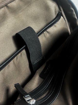Mochila Zara estilo Saffiano Piel Sintética Negra