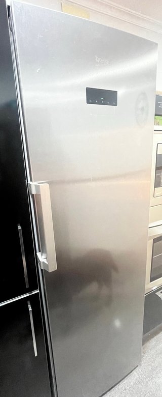Frigorífico vertical Beko