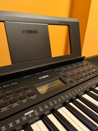 Teclado Yamaha PSR-E273