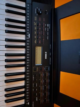 Teclado Yamaha PSR-E273
