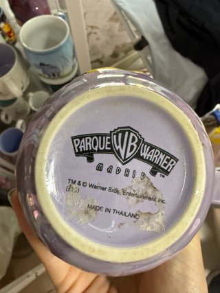 Taza Warner Bros. Parque Warner Madrid