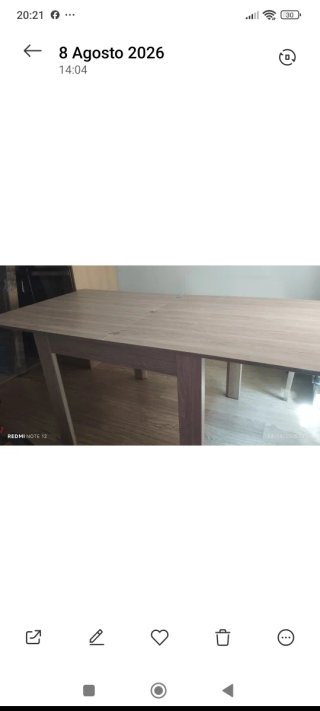 Mesa extensible  180cm cerrada 90 cm y 4 sillas.