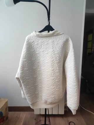 Sudadera Zara blanca con cremallera