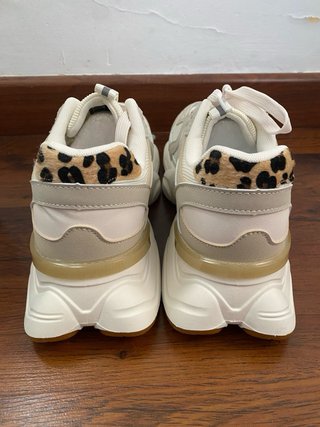 Zapatillas urbanas mujer beige y blanco