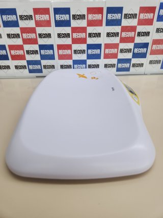 Báscula 20 kg para bebés, con superficie curvada y segura, función de tara y retención para bebés que patalean, medición y visualización en pasos de 5 g Beurer BY 80