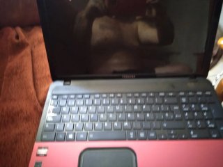 Portátil Toshiba Rojo