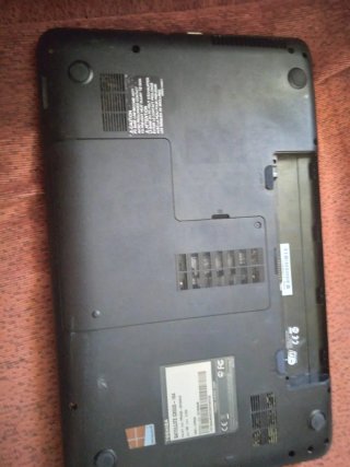 Portátil Toshiba Rojo