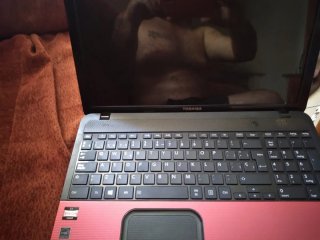Portátil Toshiba Rojo