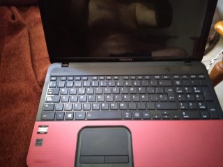 Portátil Toshiba Rojo