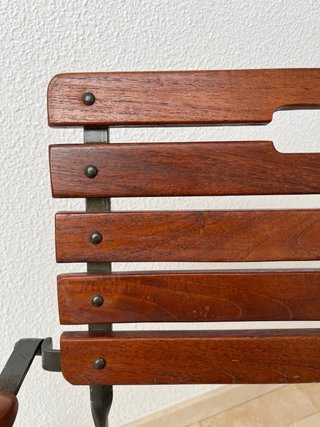 Silla de madera y hierro