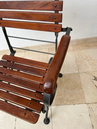 Silla de madera y hierro