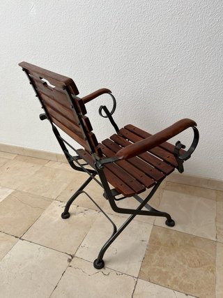 Silla de madera y hierro