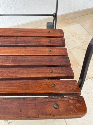 Silla de madera y hierro