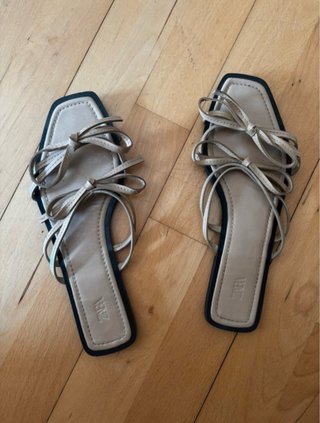 Sandalias Zara Beige con Lazos