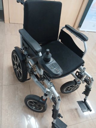 Silla de ruedas eléctrica plegable
