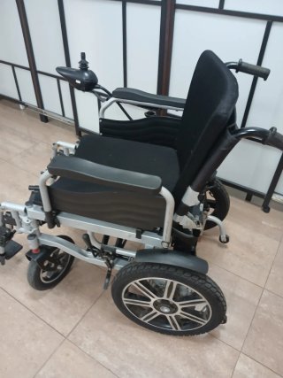 Silla de ruedas eléctrica plegable