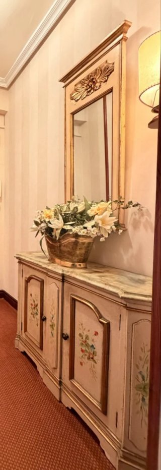 Regalo Mueble recibidor y espejo.