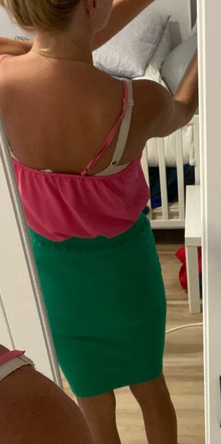 Top rosa 5€ y falda verde 5€