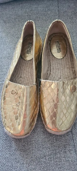Zapatilla Michael Kors Dorada