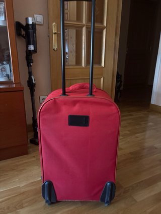 Maleta YENSAL roja(marca española)