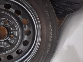 Neumático Seminuevo 205/60R15
