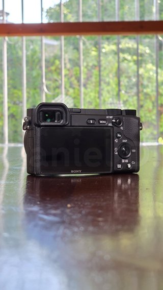 Cámara Sony A6400 + Obj 16-50mm COMO NUEVA
