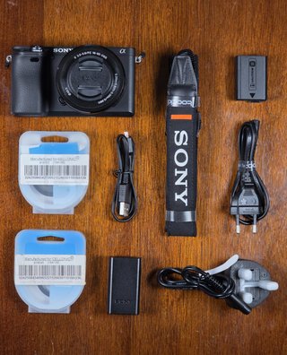 Cámara Sony A6400 + Obj 16-50mm COMO NUEVA