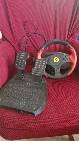Volante y Pedales Ferrari Thrustmaster