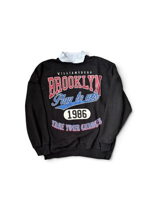 Sudadera negra con cuello efecto camisa