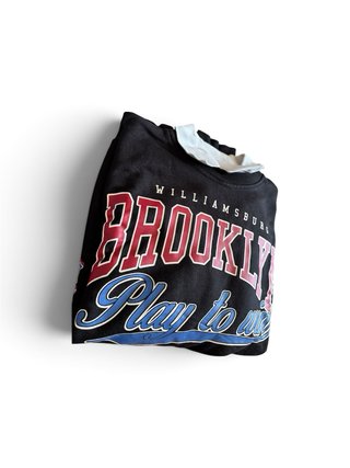 Sudadera negra con cuello efecto camisa