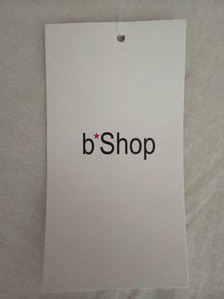 Top de banda blanco con detalles dorados