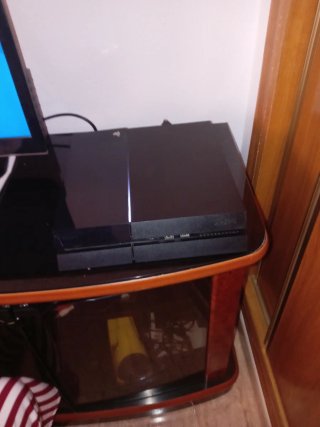 PS4 Fat 1TB + Mando Rojo + Giochi