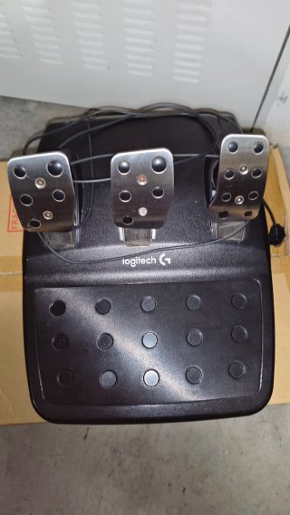Volante Logitech G29 con pedales y Shifter
