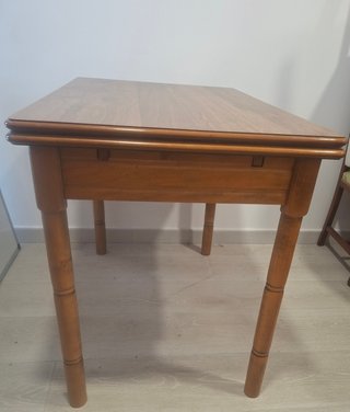Mesa de madera con 2 cajones
