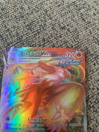 Carta Pokémon Blaziken VMAX 021/198