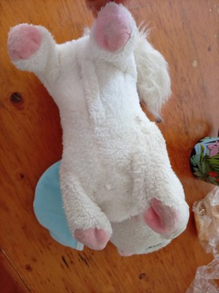 Peluche gatita blanca con collar rosa