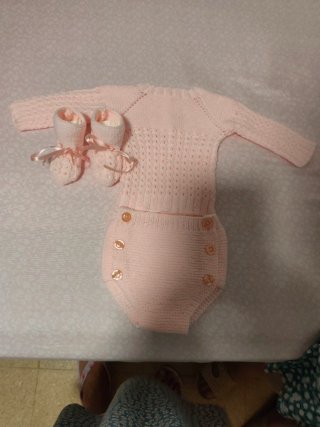 Conjunto bebé tejido rosa