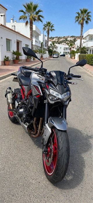 Kawasaki Z900 2023 Negra y Roja